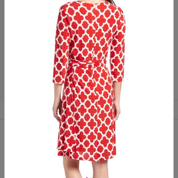 Red and white quatrefoil wrap dress Women’s size medium - Picture 2 of 4